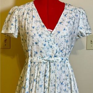EUC Christy Dawn Dawn Dress Blue and White Floral, XS, lined skirt